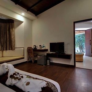 Leopard Club Room